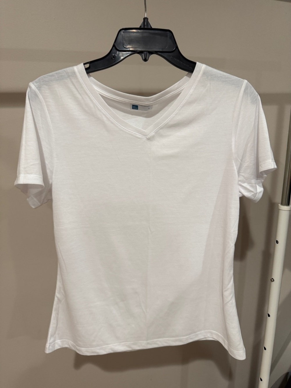 Classic White V-Neck Short Sleeve Tee